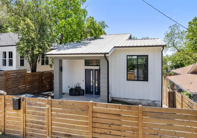 Photo 1 of Single family home for sale at 1909 E 9th Street, Austin, TX 78702 | MLS# 9800863 | Listing updated on 2026-10-21