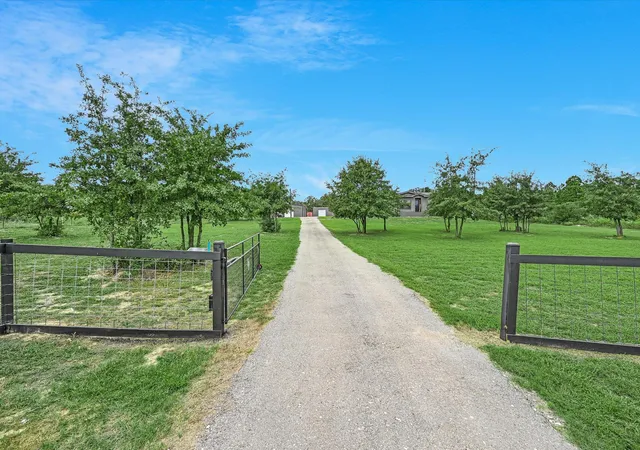 Manufactured home for sale at 247 W Broken Tree Ln, Smithville, TX 78957 | MLS# 3510517