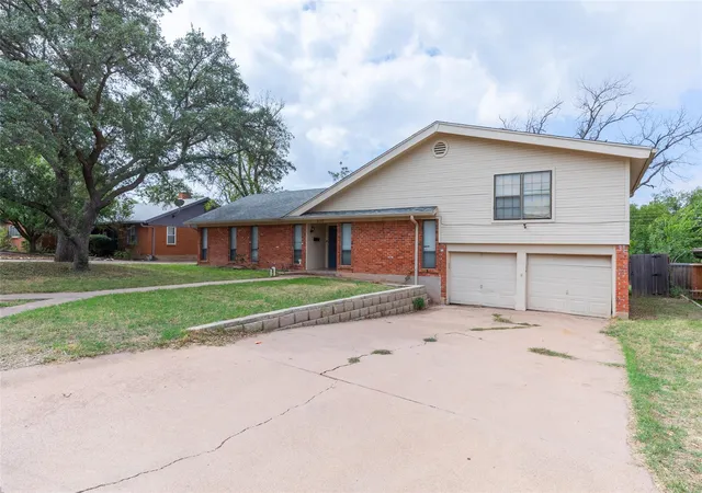 Photo 2 of Single family home for sale at 926 Harrison Ave, Abilene, TX 79601 | MLS# 1934132 | Listing updated on 2026-10-25