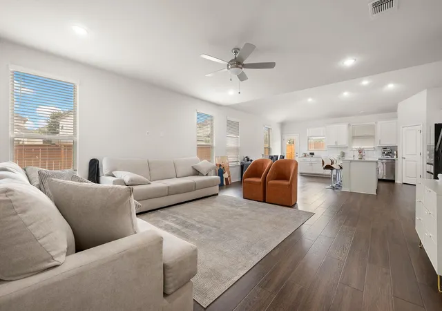 Photo 4 of Single family home for sale at 2332 Lost Woods Bnd, Leander, TX 78641 | MLS# 2200631 | Listing updated on 2026-10-07