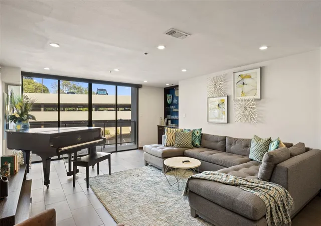 Photo 4 of Condo for sale at 40 N Interstate 35 #2C1, Austin, TX 78701 | MLS# 9122904 | Listing updated on 2026-10-21