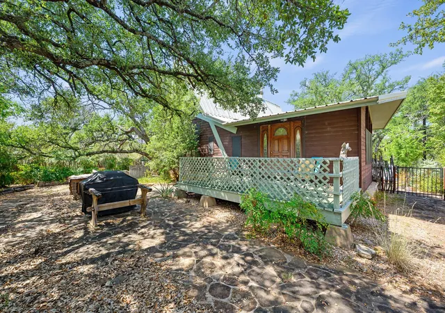 Photo 2 of Single family home for sale at 301 Yonder Dr, Spicewood, TX 78669 | MLS# 9193525 | Listing updated on 2026-10-07