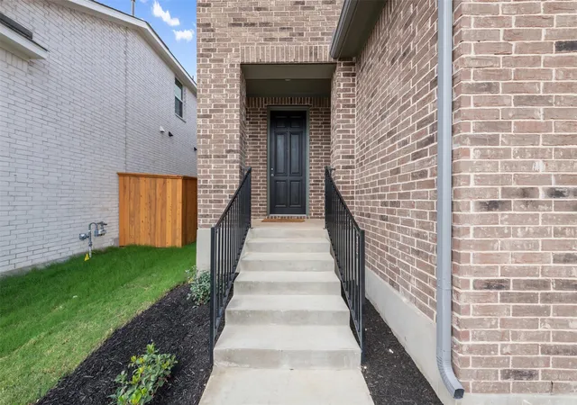 Photo 2 of Single family home for sale at 205 Hat Crk Dr, Liberty Hill, TX 78642 | MLS# 3530226 | Listing updated on 2026-09-30