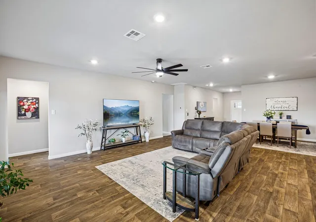 Photo 3 of Single family home for sale at 565 Apache Plum Dr, Kyle, TX 78640 | MLS# 6009322 | Listing updated on 2026-10-05