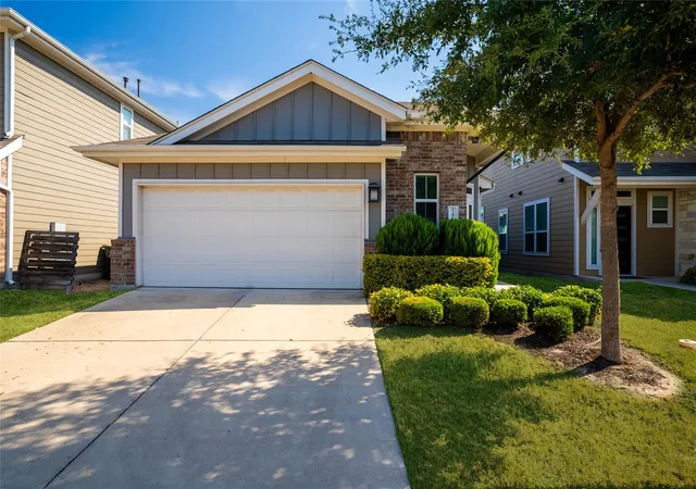 Photo 2 of Single family home for sale at 1412 Casa Dr, Austin, TX 78745 | MLS# 2733459 | Listing updated on 2026-10-27