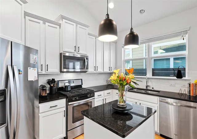 Photo 3 of Single family home for sale at 1412 Casa Dr, Austin, TX 78745 | MLS# 2733459 | Listing updated on 2026-10-08