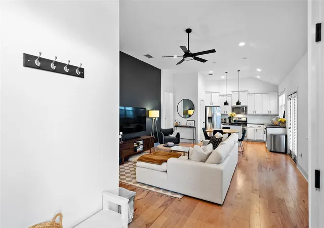 Photo 4 of Single family home for sale at 1412 Casa Dr, Austin, TX 78745 | MLS# 2733459 | Listing updated on 2026-10-08