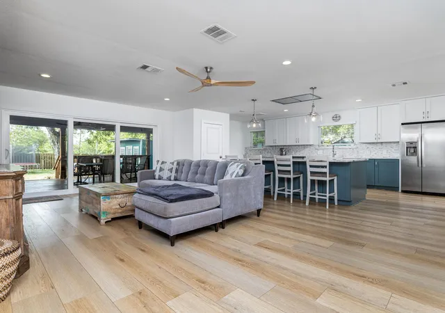 Photo 2 of Single family home for sale at 1109 Justin Ln, Austin, TX 78757 | MLS# 1771744 | Listing updated on 2026-10-29