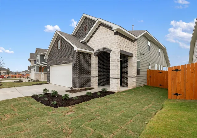 Photo 3 of Single family home for sale at 213 Clover Bnd, Liberty Hill, TX 78642 | MLS# 7126270 | Listing updated on 2026-09-30