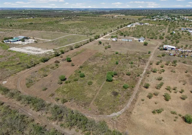 Photo 4 of Single family home for sale at 16007 Jacobson Rd, Del Valle, TX 78617 | MLS# 3881399 | Listing updated on 2026-10-08