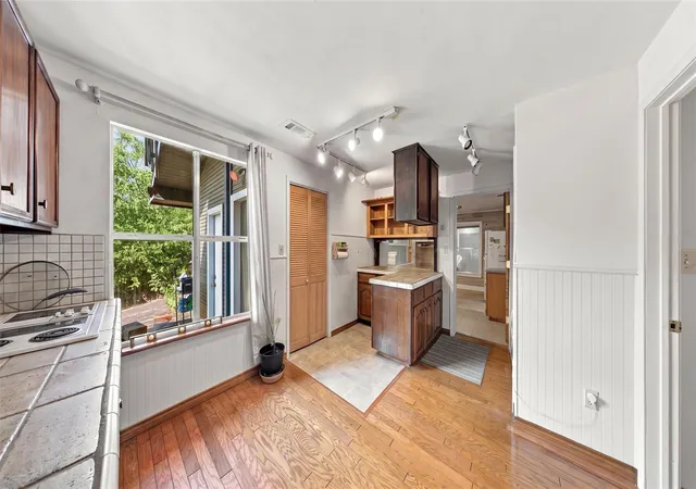 Photo 4 of Single family home for sale at 802 N Myrtle St, Georgetown, TX 78626 | MLS# 5983859 | Listing updated on 2026-10-07
