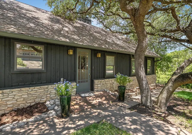 Single family home for sale at 5110 Lucas Ln, Austin, TX 78731 | MLS# 4914600