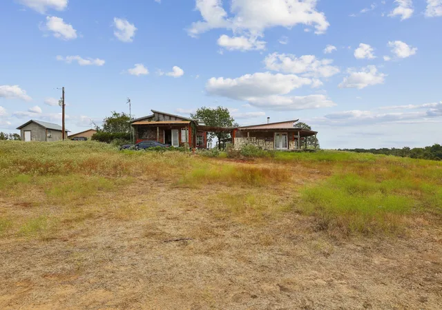 Photo 4 of House for sale at 1090 Private Rd 7046, Elgin, TX 78621 | MLS# 5615220 | Listing updated on 2026-10-03