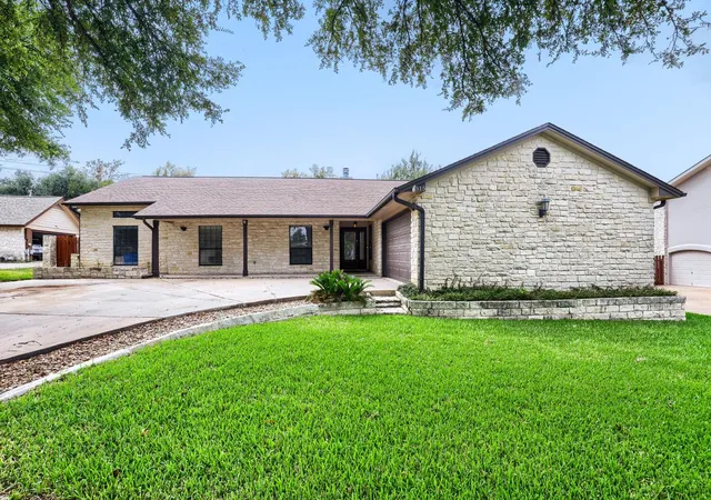Single family home for sale at 515 Rolling Green Dr, Lakeway, TX 78734 | MLS# 3358044