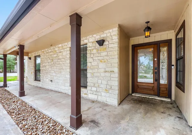 Photo 1 of Single family home for sale at 515 Rolling Green Dr, Lakeway, TX 78734 | MLS# 3358044 | Listing updated on 2026-10-07