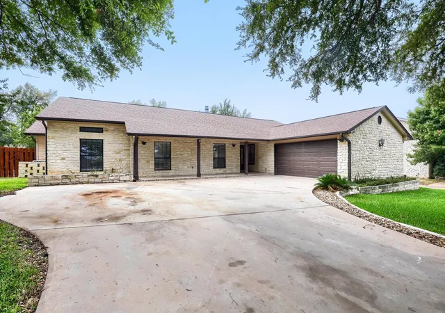 Photo 2 of Single family home for sale at 515 Rolling Green Dr, Lakeway, TX 78734 | MLS# 3358044 | Listing updated on 2026-10-07