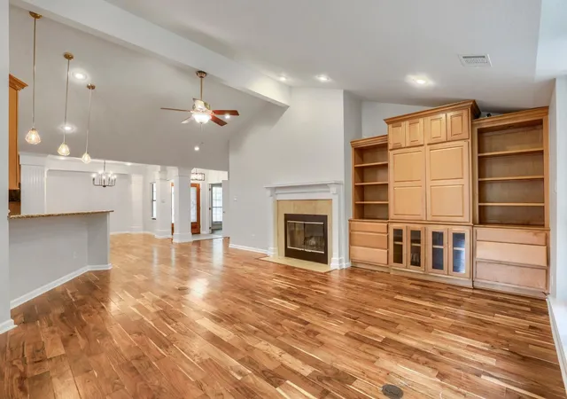 Photo 4 of Single family home for sale at 515 Rolling Green Dr, Lakeway, TX 78734 | MLS# 3358044 | Listing updated on 2026-10-07