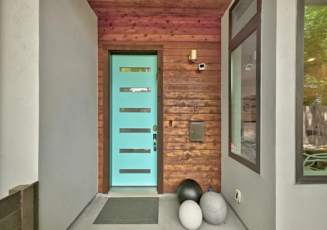 Photo 3 of Condo for sale at 2118 Brackenridge St #5, Austin, TX 78704 | MLS# 5425581 | Listing updated on 2026-10-02