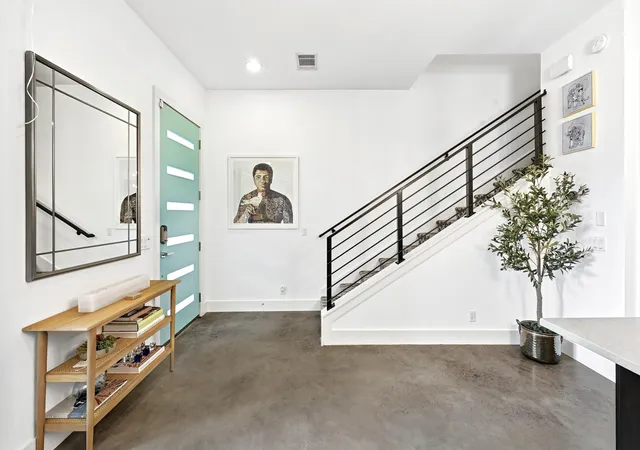 Listing Photo 4 - Condo for sale in building located at 2118 Brackenridge St, Austin, TX 78704 - Unit #5