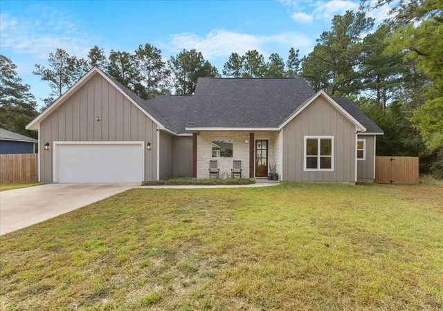 Photo 1 of Single family home for sale at 133 Lake Point Way, Bastrop, TX 78602 | MLS# 5842729 | Listing updated on 2026-10-07