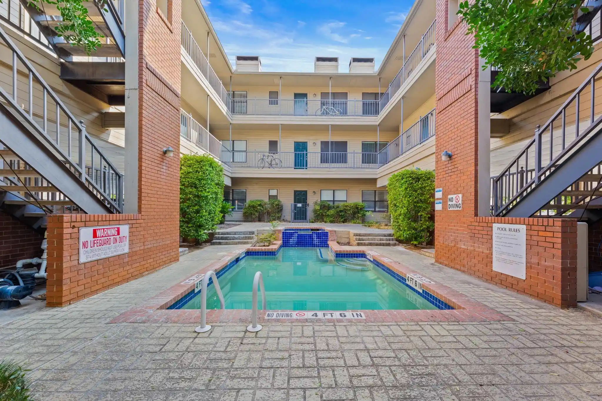 Listing Photo 2 - Condo for sale in 106 E 30Th St located at 106 E 30Th St, Austin, TX 78705 - Unit #308