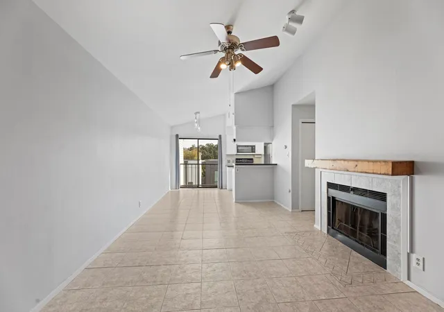 Listing Photo 5 - Condo for sale in building located at 106 E 30Th St, Austin, TX 78705 - Unit #308