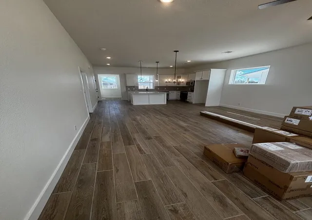 Listing Photo 4 - Condo for sale in building located at 802 S Creek St, Fredericksburg, TX 78624 - Unit #103