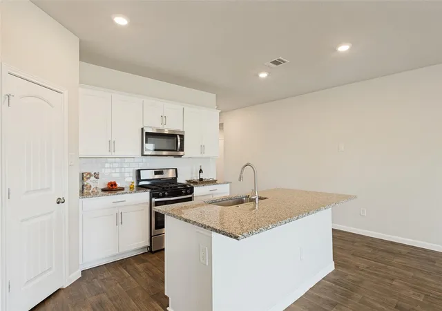 Photo 3 of Single family home for sale at 104 Pronghorn Cir, San Marcos, TX 78666 | MLS# 9425238 | Listing updated on 2026-10-13