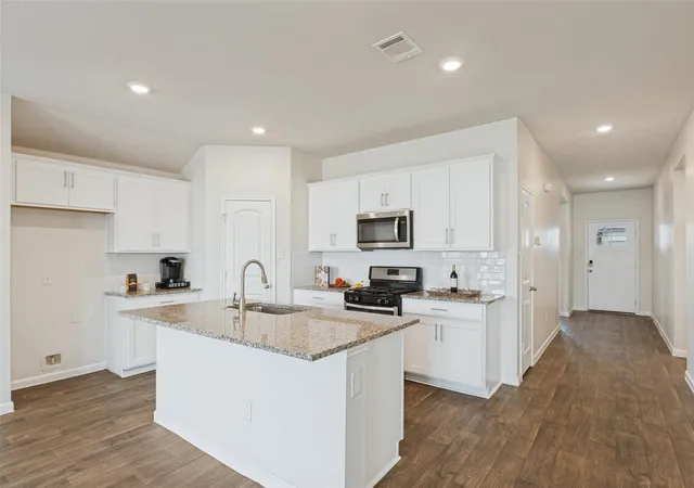 Photo 4 of Single family home for sale at 104 Pronghorn Cir, San Marcos, TX 78666 | MLS# 9425238 | Listing updated on 2026-10-13