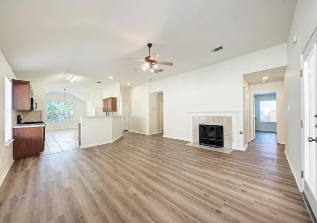 Photo 2 of Single family home for sale at 203 Newport Landing Pl, Round Rock, TX 78665 | MLS# 5535716 | Listing updated on 2026-10-09