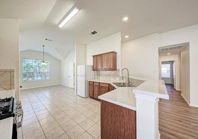 Photo 3 of Single family home for sale at 203 Newport Landing Pl, Round Rock, TX 78665 | MLS# 5535716 | Listing updated on 2026-10-09