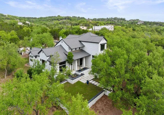 Single family home for sale at 4018 Bee Crk Rd, Spicewood, TX 78669 | MLS# 1307817