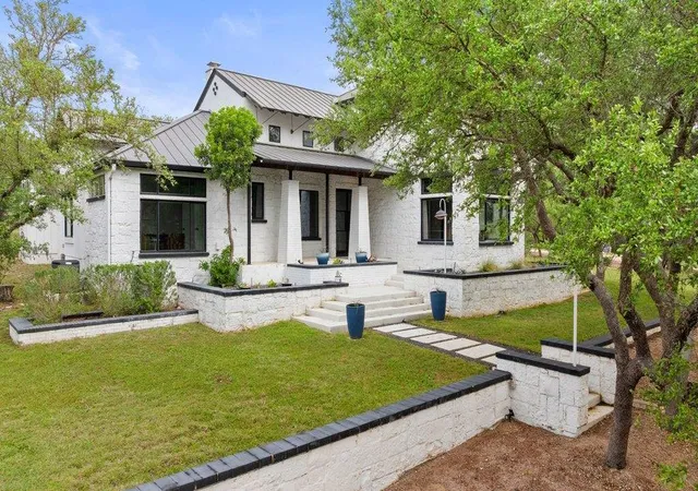 Photo 2 of Single family home for sale at 4018 Bee Crk Rd, Spicewood, TX 78669 | MLS# 1307817 | Listing updated on 2026-10-08