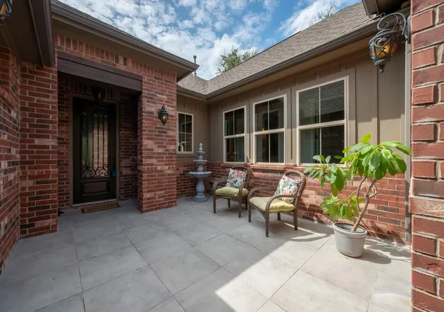 Photo 2 of Single family home for sale at 200 Lake Rim Cir, Georgetown, TX 78633 | MLS# 6562090 | Listing updated on 2026-10-18