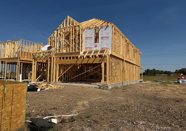 Photo 2 of Single family home for sale at 301 Outhaul Dr, Hutto, TX 78634 | MLS# 4237837 | Listing updated on 2026-10-01