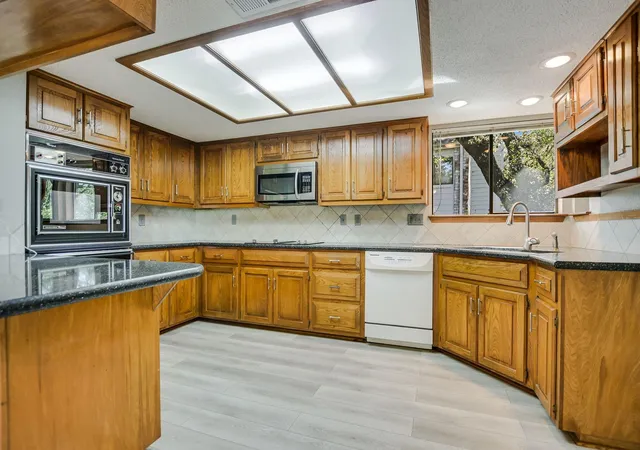Photo 4 of Single family home for sale at 5203 Doe Valley Ln, Austin, TX 78759 | MLS# 7483633 | Listing updated on 2026-10-09
