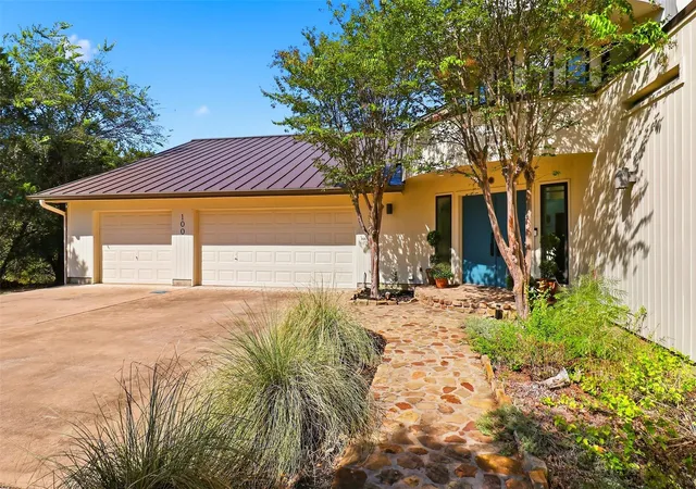 Photo 3 of Single family home for sale at 100 Derby Dr, Spicewood, TX 78669 | MLS# 5686843 | Listing updated on 2026-10-06