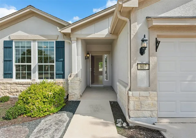 Photo 3 of Single family home for sale at 807 Independence Crk Ln, Georgetown, TX 78633 | MLS# 6274309 | Listing updated on 2026-10-21