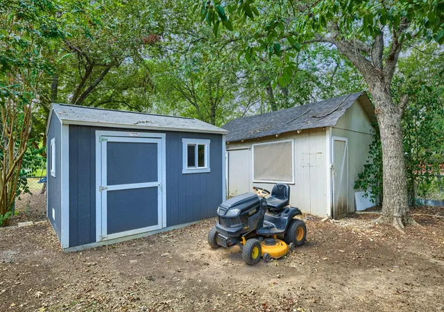 Photo 4 of Single family home for sale at 13100 Running Deer Trl, Manchaca, TX 78652 | MLS# 2300058 | Listing updated on 2026-10-08