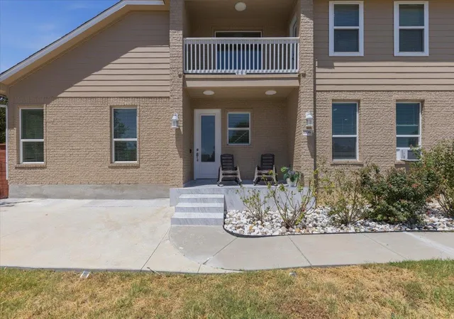 Photo 3 of Single family home for sale at 1106 Greenlawn Blvd, Round Rock, TX 78664 | MLS# 6168146 | Listing updated on 2026-10-08