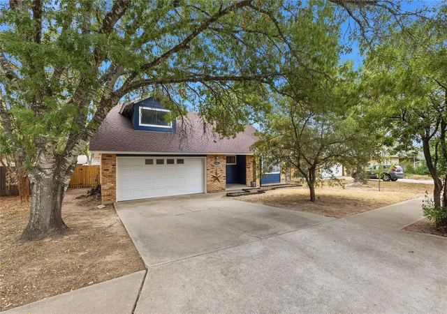Single family home for sale at 6103 Smith Oak Trl, Austin, TX 78749 | MLS# 5670579