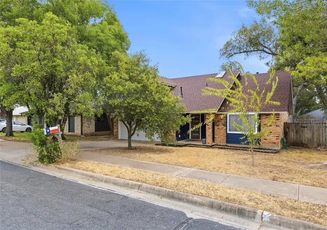 Photo 1 of Single family home for sale at 6103 Smith Oak Trl, Austin, TX 78749 | MLS# 5670579 | Listing updated on 2026-10-02