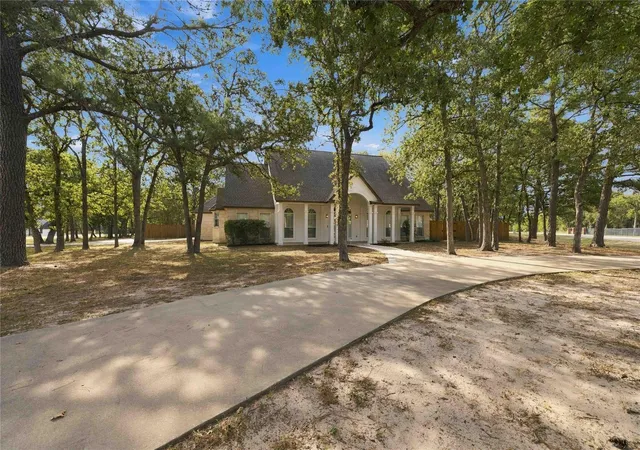 Photo 1 of Single family home for sale at 105 Pine Point Cv, Elgin, TX 78621 | MLS# 4147371 | Listing updated on 2026-10-02