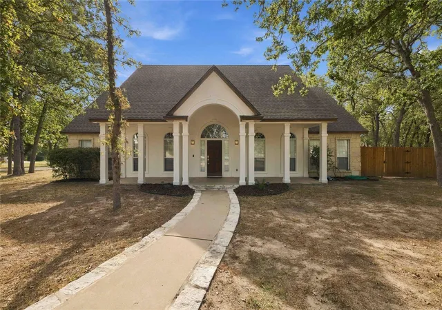 Photo 2 of Single family home for sale at 105 Pine Point Cv, Elgin, TX 78621 | MLS# 4147371 | Listing updated on 2026-10-02