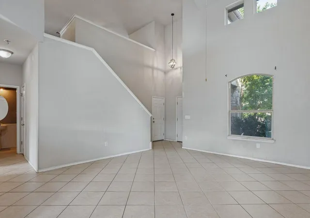 Photo 4 of Single family home for sale at 512 Eagle Brk Ln, Buda, TX 78610 | MLS# 3135941 | Listing updated on 2026-10-01