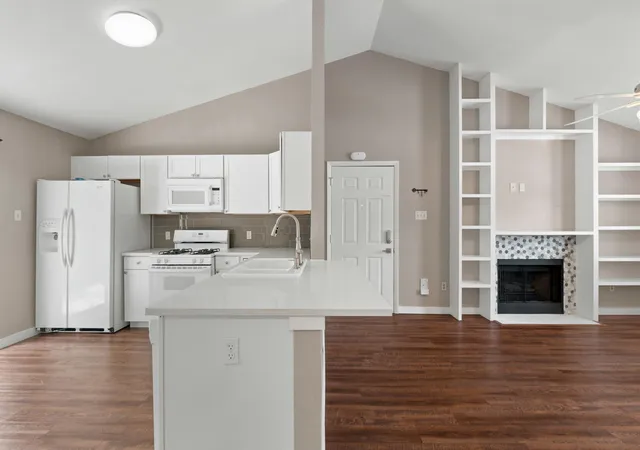 Photo 4 of Condo for sale at 1411 Gracy Farms Ln #61, Austin, TX 78758 | MLS# 5360775 | Listing updated on 2026-10-04