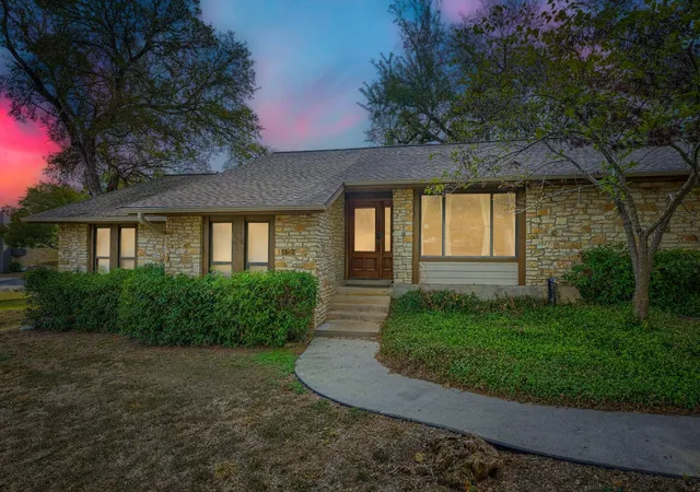 Photo 2 of Single family home for sale at 118 Phalarope Dr, Buda, TX 78610 | MLS# 7981728 | Listing updated on 2026-10-05