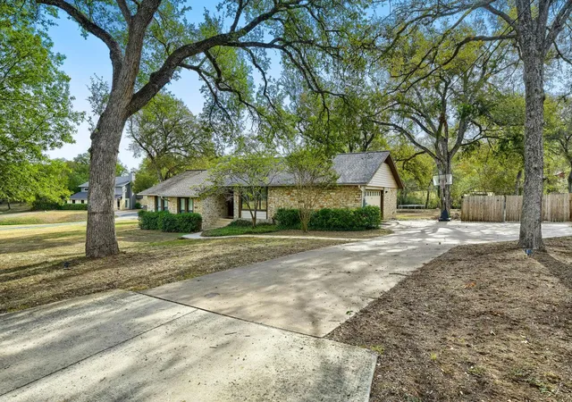 Photo 3 of Single family home for sale at 118 Phalarope Dr, Buda, TX 78610 | MLS# 7981728 | Listing updated on 2026-10-05