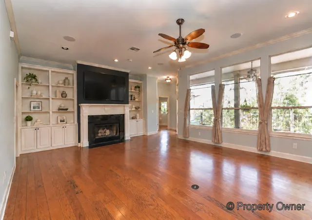 Photo 3 of Single family home for sale at 400 Bedford Dr, Spicewood, TX 78669 | MLS# 4966811 | Listing updated on 2026-10-05