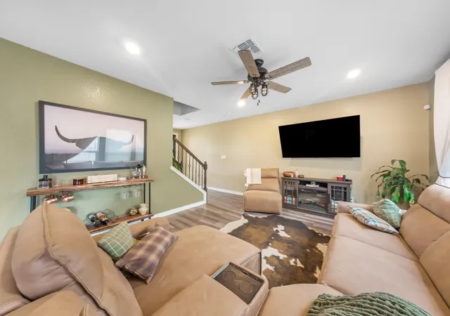 Photo 3 of Single family home for sale at 364 Dakota Crk, New Braunfels, TX 78130 | MLS# 4974804 | Listing updated on 2026-10-01